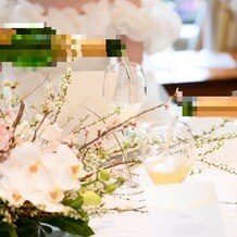 ホテルニューオータニの画像｜披露宴会場　装花　ワイン
