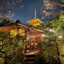 ザ ソウドウ ヒガシヤマ キョウト(THE SODOH HIGASHIYAMA KYOTO)の画像｜夕方の挙式では夜の庭での写真撮影もできました