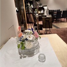 帝国ホテル　大阪の画像｜1回目の打ち合わせでお伝えしたことをもとに、装花イメージをその場で作っていただけました