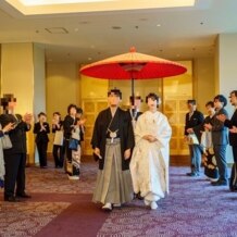 ホテル椿山荘東京の画像｜雨が降っていたため、館内で花嫁行列的なことをしました。