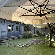 ＢＡＲＮ＆ＦＯＲＥＳＴ（バーン　アンド　フォレスト）の画像｜披露宴会場ミモザの隣のお庭です