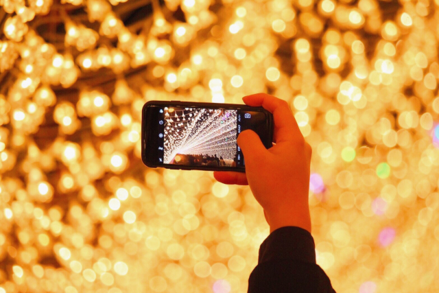 テーマパークのクリスマスイベントに行く