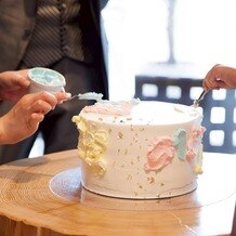 ヴィラルーチェの写真｜ゲスト参加型ペイントケーキ！　各テーブル代表者に自由にカラークリームでペイントしていただきまました！