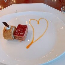 ブルーミントンヒルの画像｜モカケーキとフランボワーズ