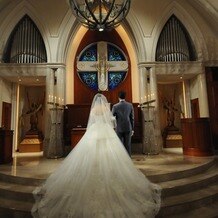 藻岩シャローム教会の画像｜大聖堂とドレス
ドレスがすごく映えてお気に入りの写真
