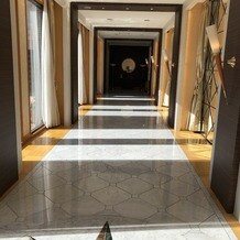 ホテル阪急インターナショナルの画像｜チャペルまでの回廊