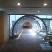 ホテル阪急インターナショナルの写真｜挙式会場への通路