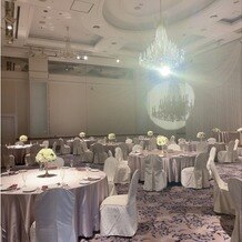 第一ホテル東京の画像｜シャンデリアの輝く披露宴会場