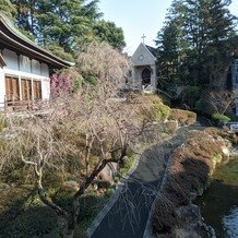 ロイヤルガーデンパレス 柏 日本閣の画像｜エントランスからの庭園の眺め