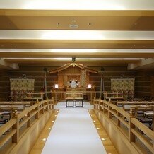 八芳園の写真｜橋を渡る場所からの目線です