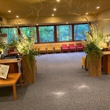 星野リゾート　軽井沢ホテルブレストンコートの画像｜式場もとても華やか！
待ち合いから広々としていて
ゲストの方にゆったりしてもらえる