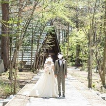 星野リゾート　軽井沢ホテルブレストンコートの写真｜チャペルに入る前の場所です。
どこをとっても景色が良いです。