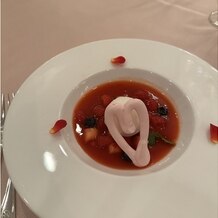 シェラトン都ホテル大阪の写真｜お料理のフレンチコースデザート
フロマージュブランのシャーベットと苺のスープ