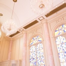 リーガロイヤルホテルの画像｜ステンドグラスが大変美しく高い天井