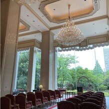 リーガロイヤルホテル東京の画像｜ホテル１階のカフェスペースが結婚式の時だけ挙式会場になります。