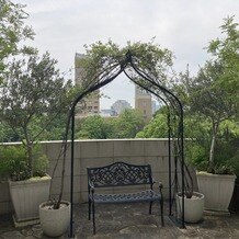 リーガロイヤルホテル東京の写真｜カナホール(挙式会場)の外。挙式後の集合写真はここで。