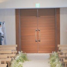 ザ コンチネンタル横浜の画像｜挙式会場のドアです