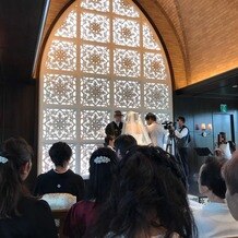 横浜迎賓館の画像｜天井が高く列席者の席も広々していました。