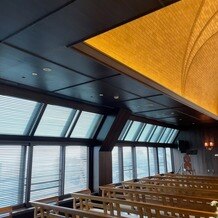 横浜迎賓館の画像｜チャペルには窓があり光が入ります