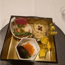 横浜迎賓館の写真｜前菜ですが、重箱に入っておりとても素敵です