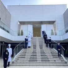 アルカンシエル luxe mariage 名古屋の画像｜フラワーシャワー階段