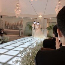 アルカンシエル luxe mariage 名古屋の画像｜バージンロードが光ってました！