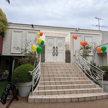 アルカンシエル横浜 luxe mariageの画像｜参列者と距離が近く、ワイワイ楽しめそうなガーデンです。