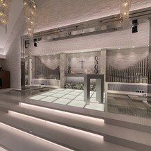 アルカンシエル横浜 luxe mariageの写真｜チャペル、祭壇