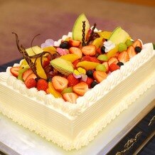 倉敷国際ホテルの写真｜果物たくさんのウェディングケーキにしました