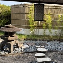 ＴＨＥ　ＭＯＲＲＩＳ（ザ・モーリス）の写真｜親族待合室。日本庭園風で落ち着いて時間を過ごせそう。