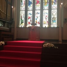 OSAKA St.BATH CHURCH（大阪セントバース教会）の画像｜階段が高いから後ろの席からもバッチリみえます