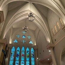 OSAKA St.BATH CHURCH（大阪セントバース教会）の画像｜天井が吹き抜けで広々しています。