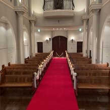 OSAKA St.BATH CHURCH（大阪セントバース教会）の画像｜新郎新婦からは出席者全員の顔が見渡せます