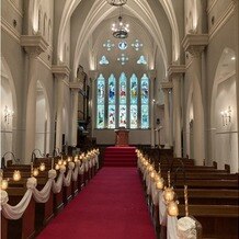 OSAKA St.BATH CHURCH（大阪セントバース教会）の画像｜バージンロード入口からの眺め