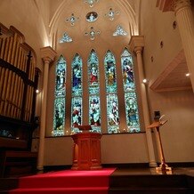 OSAKA St.BATH CHURCH（大阪セントバース教会）の画像｜聖堂のステンドグラス