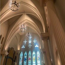OSAKA St.BATH CHURCH（大阪セントバース教会）の写真｜すごく空間が素敵で
外の天気等でスタンドグラスの色に変化があります。