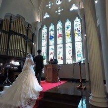 OSAKA St.BATH CHURCH（大阪セントバース教会）の写真｜トレーンが可愛すぎました！ゲストからもみんなから言ってもらえました！