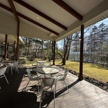 ホテル軽井沢エレガンスの写真｜ガーデンも使った演出ができる