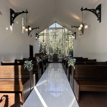 ホテル軽井沢エレガンスの写真｜天井や窓、扉の高さが高く、開放的で明るい
