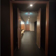 ヒルトン福岡シーホークの写真｜神前式会場の扉を開けたところ。