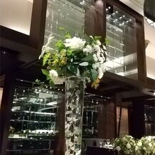 ザ・リトルチェルシーの写真｜卓上の装花
ガラスの容器がとてもおしゃれ
大きいけどシンプルで視界を邪魔しない