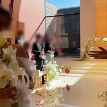アクアリュクスの画像｜真っ白な会場ではないので、赤や白が良く映えます