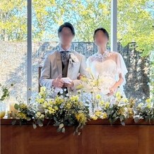 アクアリュクスの写真｜装花は黄色で華やかに