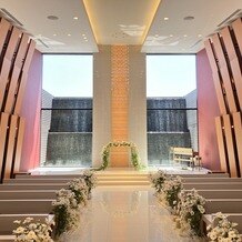 アクアリュクスの画像｜入った瞬間明るい光と木の暖かさにうっとりな会場です☆