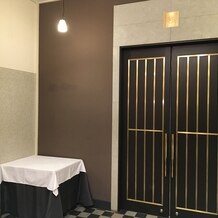 ホテルモントレ銀座の画像｜チャペルに入る前の扉