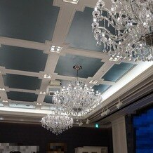 ホテルモントレ京都の画像｜天井が高く、照明器具もオシャレです。