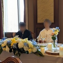 ホテルモントレ ラ・スール大阪の画像｜高砂装花
両脇の花瓶ときり株は追加
キャンドルは持ち込みです