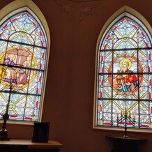 ホテルモントレ ラ・スール大阪の画像｜チャペル内のステンドグラス