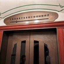 ホテルモントレ仙台の写真｜エレベーターの針が動くのがかわいい