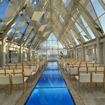 シェラトン・グランデ・トーキョーベイ・ホテルの画像｜海の見えるチャペル